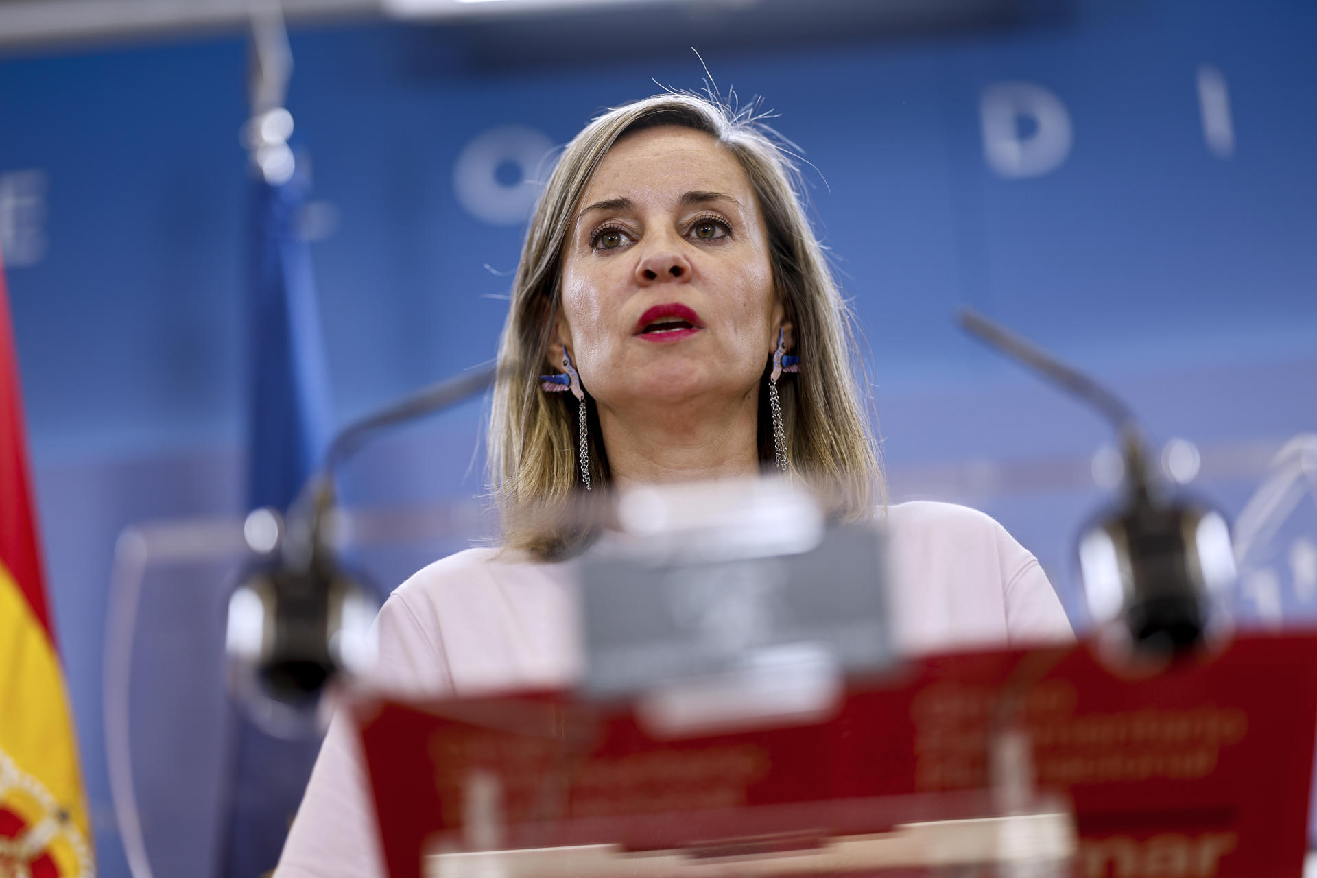 La portavoz de Sumar, Verónica Martínez, da una rueda de prensa este martes, en el Congreso de los Diputados. EFE/ Rodrigo Jiménez
