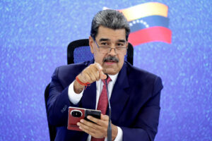 El presidente de Venezuela, Nicolás Maduro, habla en una rueda de prensa este lunes en Caracas (Venezuela). EFE/Miguel Gutierrez