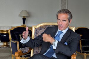 El  director general del Organismo Internacional de la Energía Atómica (OIEA), el argentino Rafael Grossi, habla con EFE durante una entrevista este lunes, en la sede de la ONU en Nueva York (Estados Unidos). EFE/ Eduard Ribas