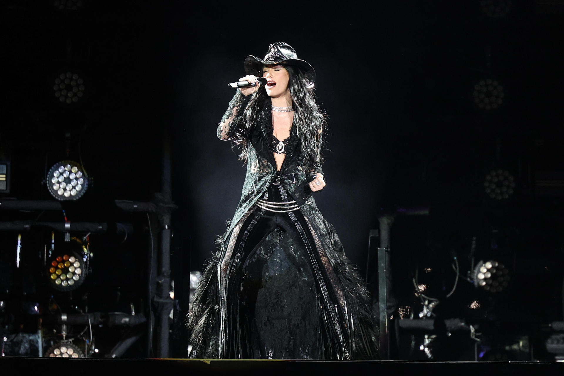 La cantante argentina Lali Espósito durante un concierto este sábado, 6 de septiembre, en el estadio de Vélez Sarfield, en Buenos Aires (Argentina). EFE/Juan Ignacio Roncoroni