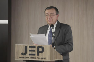 El presidente de la Jurisdicción Especial para la Paz (JEP), Alejandro Ramelli, habla en una audiencia este 16 de septiembre de 2025, en Bogotá (Colombia).EFE/ Carlos Ortega