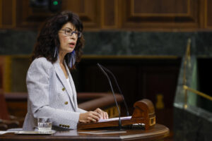 La ministra de Igualdad, Ana Redondo durante la sesión de control al Gobierno, este miércoles en el Congreso. EFE/J.J. Guillén