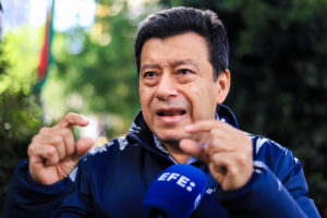 El experto de la Universidad de Cartagena de Colombia, Jesús Olivero-Verbe, habla durante una entrevista con EFE este lunes, en La Paz (Bolivia). EFE/ Gabriel Márquez