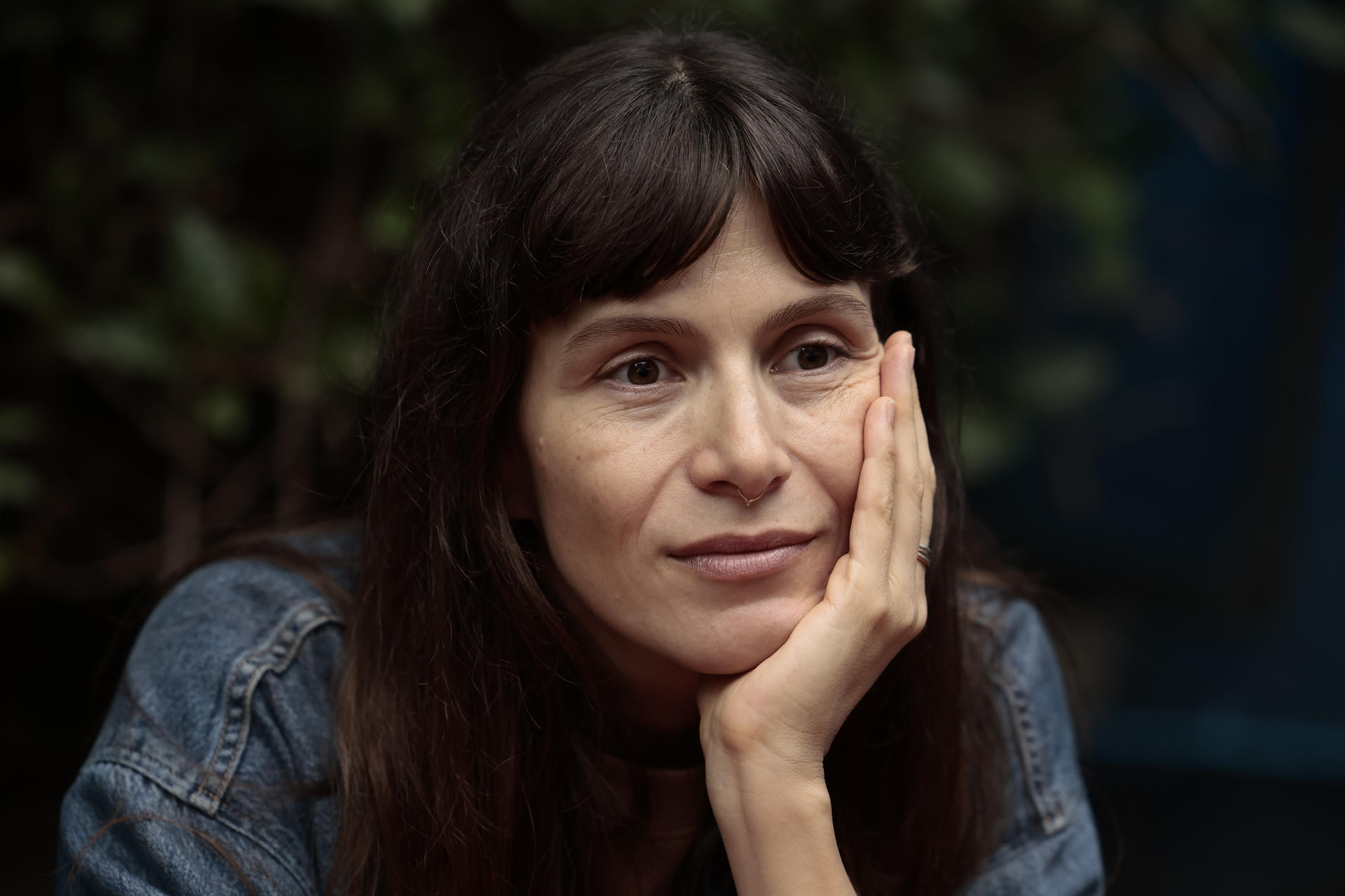 La escritora colombiana Mariana Matija habla durante una entrevista con EFE, en Ciudad de México (México). EFE/ José Méndez
