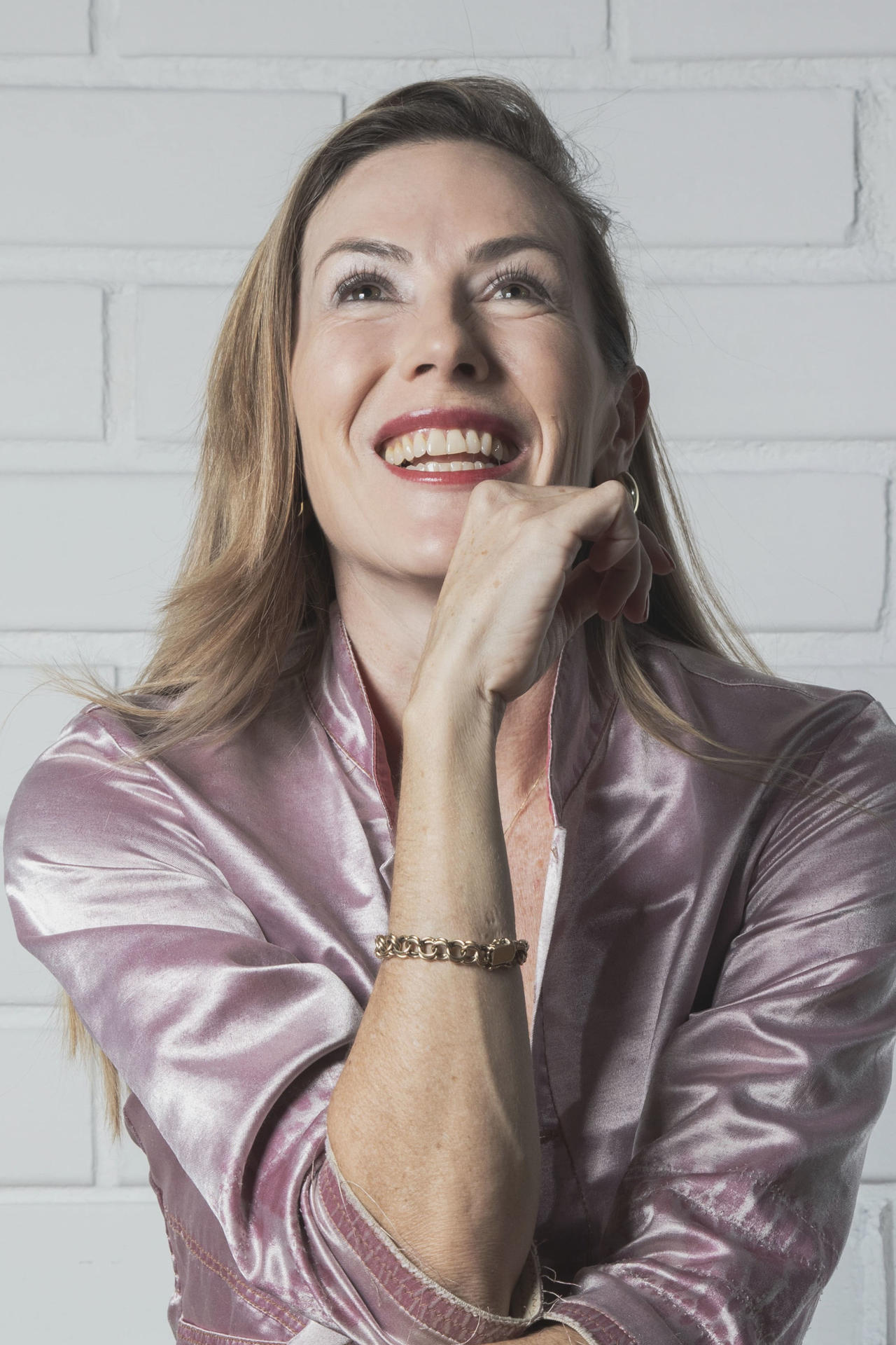 El pasado de Sara Jaramillo Klinkert vuelve a demostrarse una fuente inagotable de inspiración con 'El cielo está vacío', la cuarta novela de una autora que debutó sumergiéndose en un episodio capital de su infancia: cómo un sicario asesinó a su padre en el Medellín (Colombia) de los años 90. EFE/Editorial Lumen -SOLO USO EDITORIAL/SOLO DISPONIBLE PARA ILUSTRAR LA NOTICIA QUE ACOMPAÑA (CRÉDITO OBLIGATORIO)-