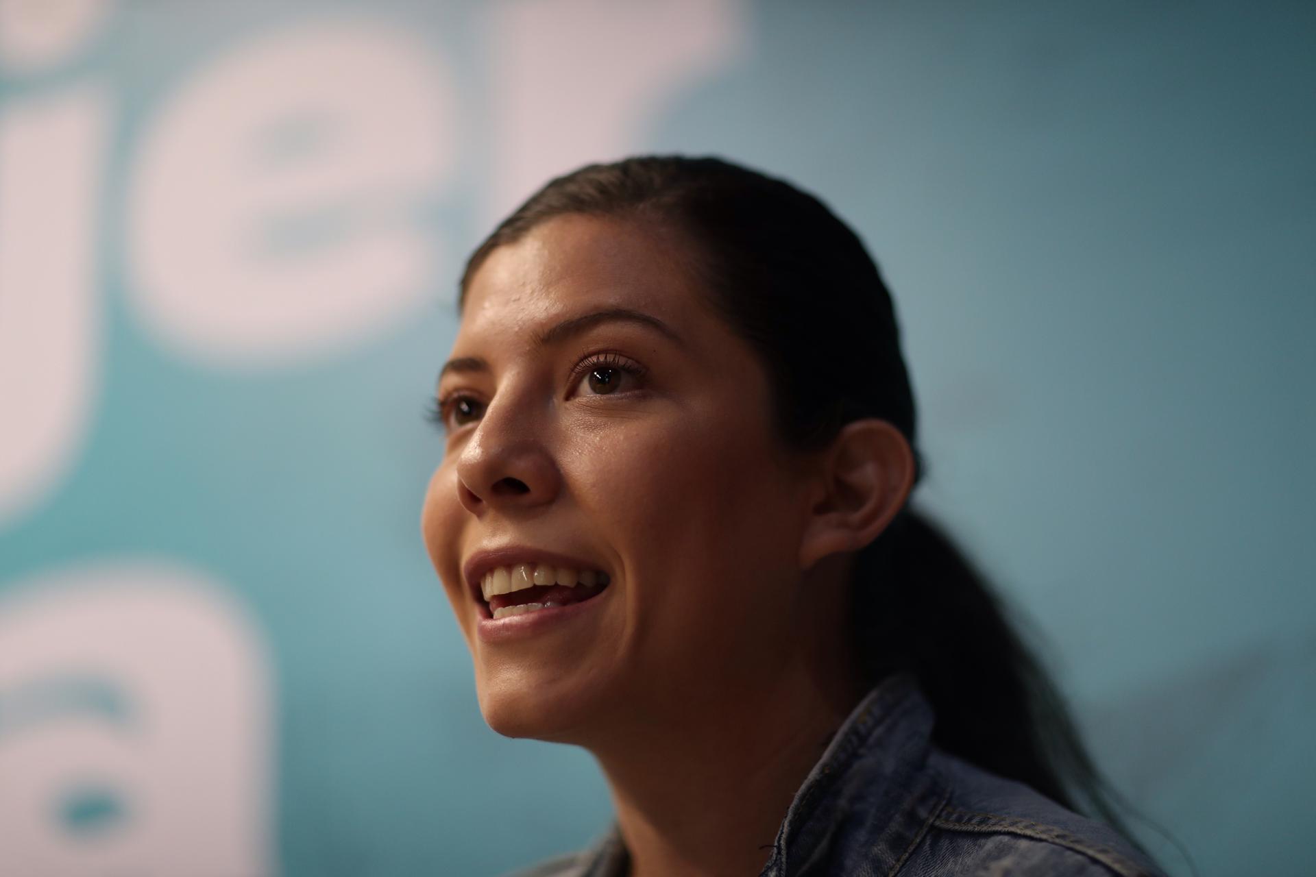 Alison González coordinadora del Movimiento Un Día por Todas habla durante una rueda de prensa en la Ciudad de México (México). EFE/Sáshenka Gutiérrez
