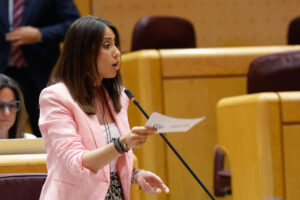 Imagen de archivo (10/06/2025) de la senadora del PP Rosa Romero Sánchez durante un pleno celebrado en el Senado. EFE/J.P. Gandul