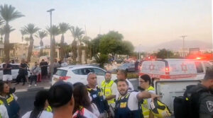 Un dron impactó este jueves cerca de la ciudad de Eilat, en el sur de Israel, mientras que el Ejército logró interceptar otros dos artefactos, un dron y un misil, este último procedente de Yemen. Captura de IMÁGENES DE SERVICIOS DE EMERGENCIAS DE ISRAEL. SOLO USO EDITORIAL/ SOLO DISPONIBLE PARA ILUSTRAR LA NOTICIA QUE ACOMPAÑA (CRÉDITO OBLIGATORIO)