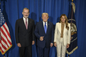 La Casa Blanca ha distribuido la imagen de la recepción del presidente de los Estados Unidos Donald Trump al rey Felipe VI el pasado 23 de septiembre en el hotel Lotte con motivo de la Asamblea General de la ONU. EFE/Casa Blanca -SOLO USO EDITORIAL/SOLO DISPONIBLE PARA ILUSTRAR LA NOTICIA QUE ACOMPAÑA (CRÉDITO OBLIGATORIO)-
