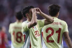 Pedri celebra el primer gol contra Turquía. EFE/EPA/ERDEM SAHIN