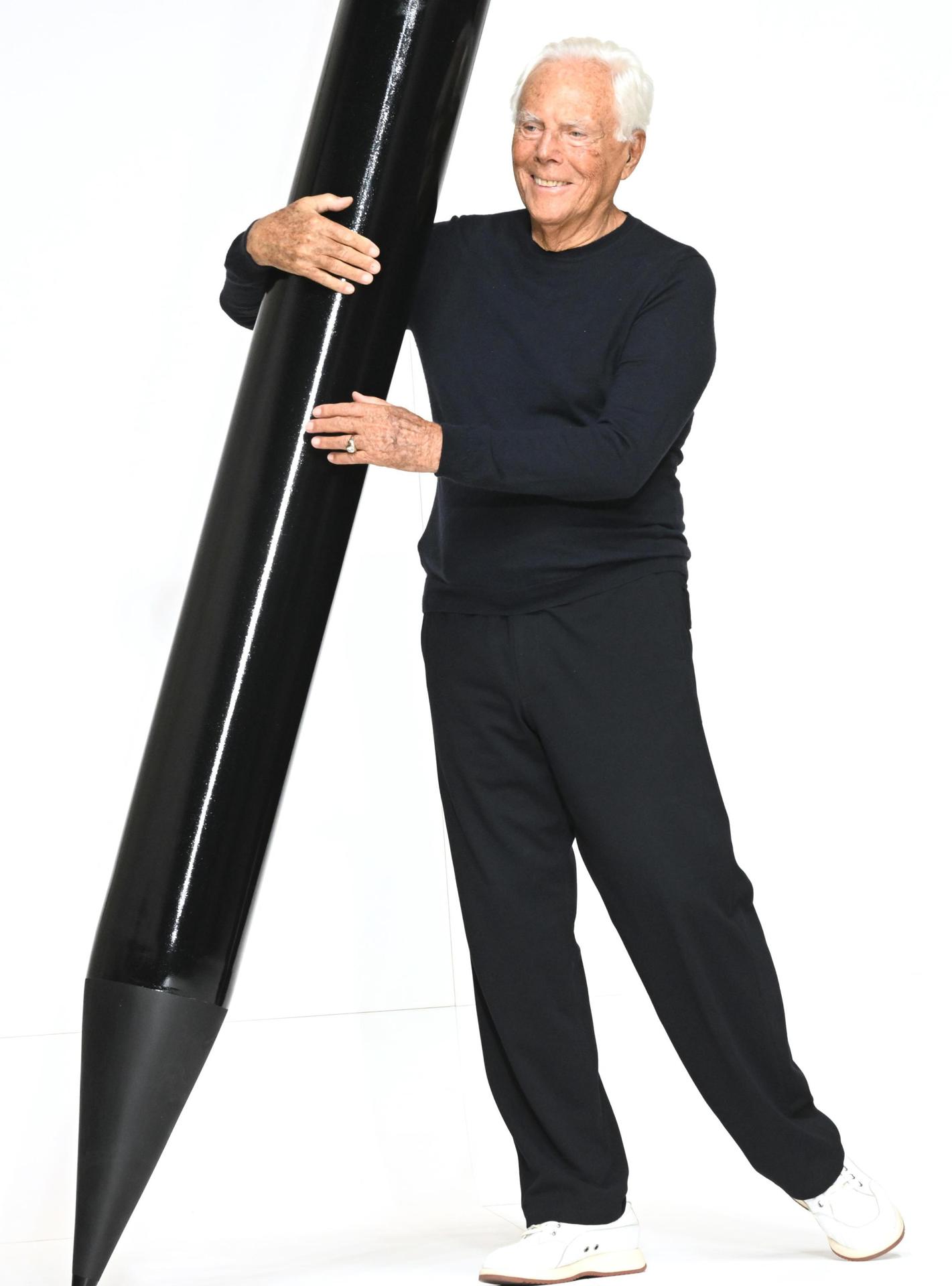 Fotografía de archivo del diseñador italiano Giorgio Armani. EFE/Daniel Dal Zennaro