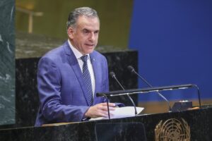 El presidente de Uruguay, Yamandú Orsi, al intervenir este martes, 23 de septiembre, durante la 80 Asamblea General de las Naciones Unidas, en la sede de la ONU, en Nueva York (NY, EE.UU.). EFE/Sarah Yenesel