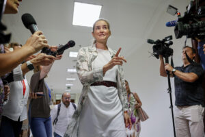 La vicepresidenta tercera y ministra para la Transición Ecológica y el Reto Demográfico, Sara Aagesen, se dirige a comparecer este viernes ante la Comisión de Transición Ecológica y Reto Demográfico del Congreso para informar sobre la actuación de su departamento en relación a los incendios forestales. EFE/ Daniel González