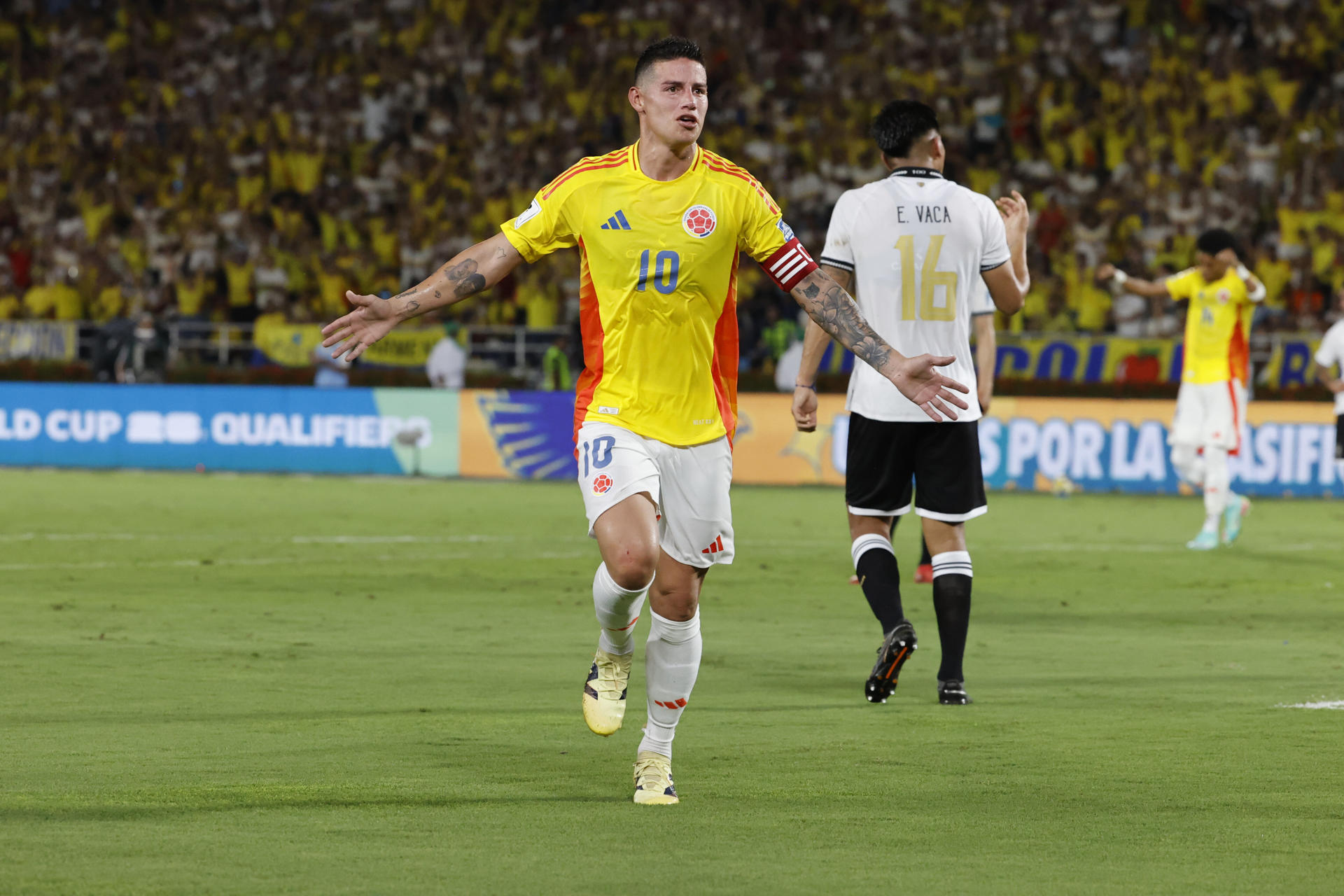 El capitán de Colombia, James Rodríguez, abrió la senda del triunfo ante Bolivia en el estadio Metropolitano de Barranquilla. EFE/Mauricio Dueñas Castañeda