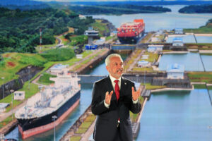 El administrador de la Autoridad del canal de Panamá, Ricaurte Vázquez Morales, habla durante la presentación 'Canal de Panamá: Visión del futuro' este martes, en Ciudad de Panamá (Panamá). EFE/ Bienvenido Velasco