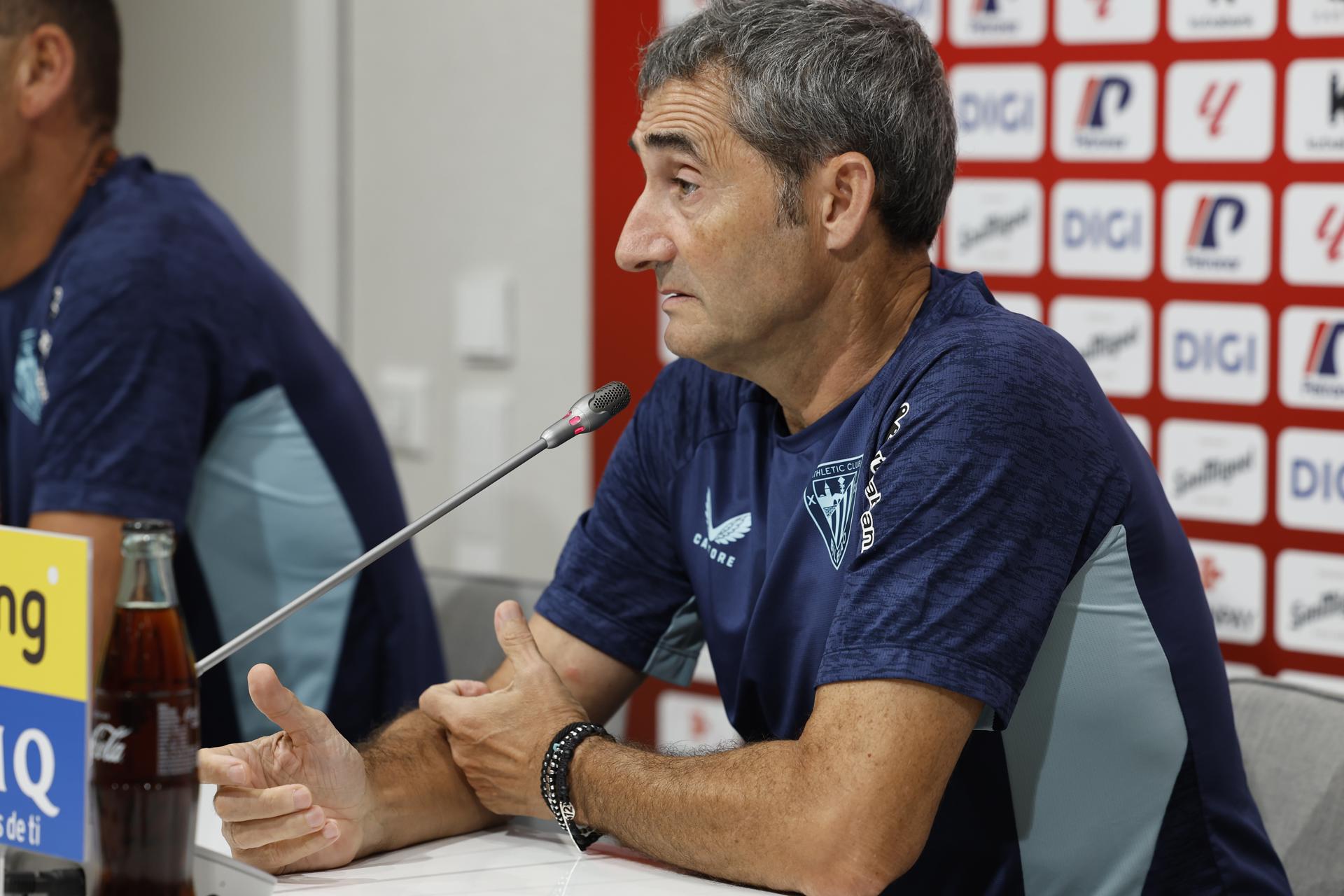 El entrenador del Athletic Club de Bilbao, Ernesto Valverde, ha ofrecido este viernes una rueda de prensa previa al partido liguero del sábado ante el Valencia en Mestalla. EFE/Miguel Toña