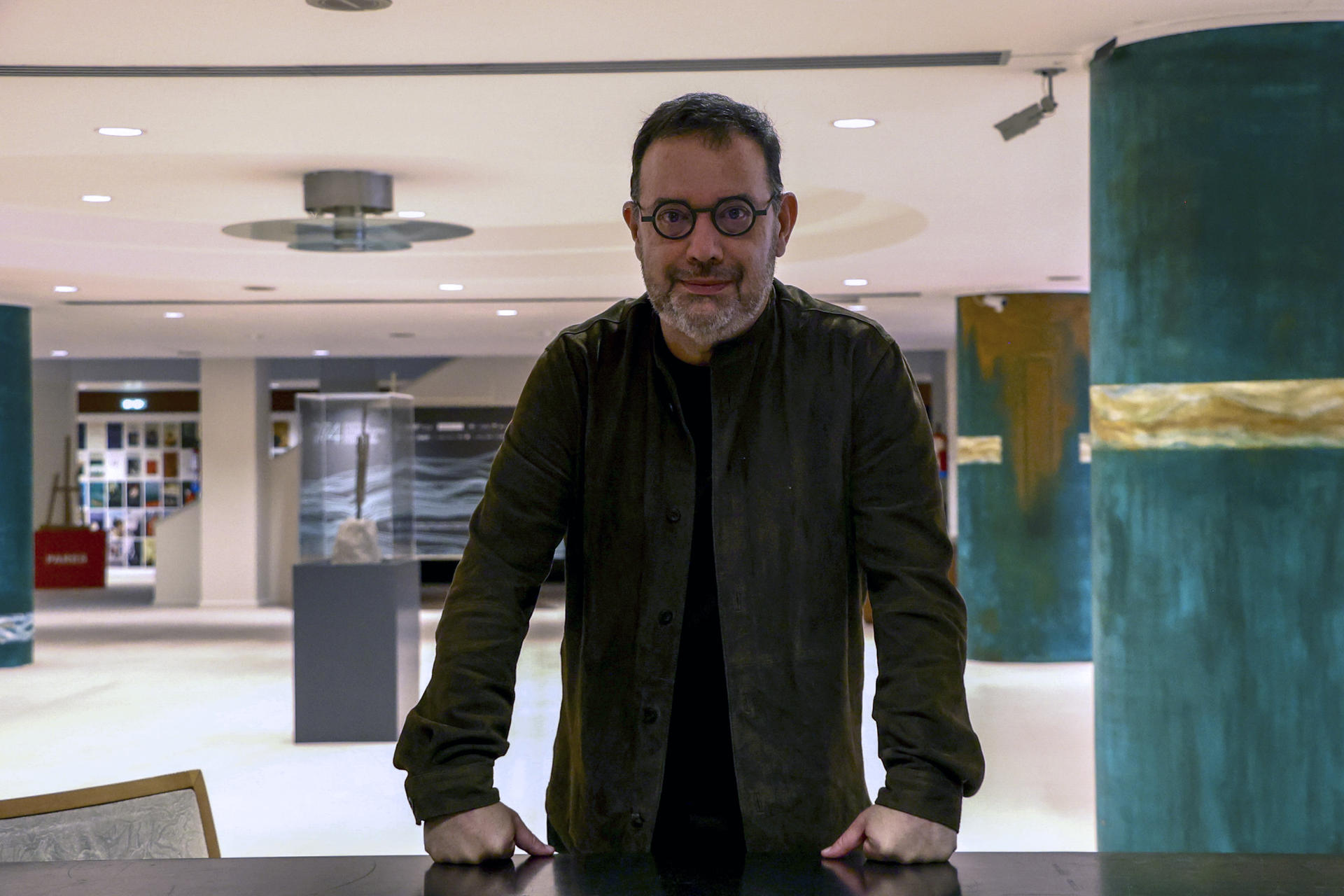 El director del Festival Internacional de Santander (FIS), Cosme Marina, aboga, en una entrevista con EFE tras cerrar el 74 aniversario de esta cita cultural, por una mirada "desprejuiciada" en festivales como el FiS y "buscar lo nuevo", porque cree que la tradición en la que se cimentan este tipo de espectáculos, se va renovando. EFE/ Celia Agüero