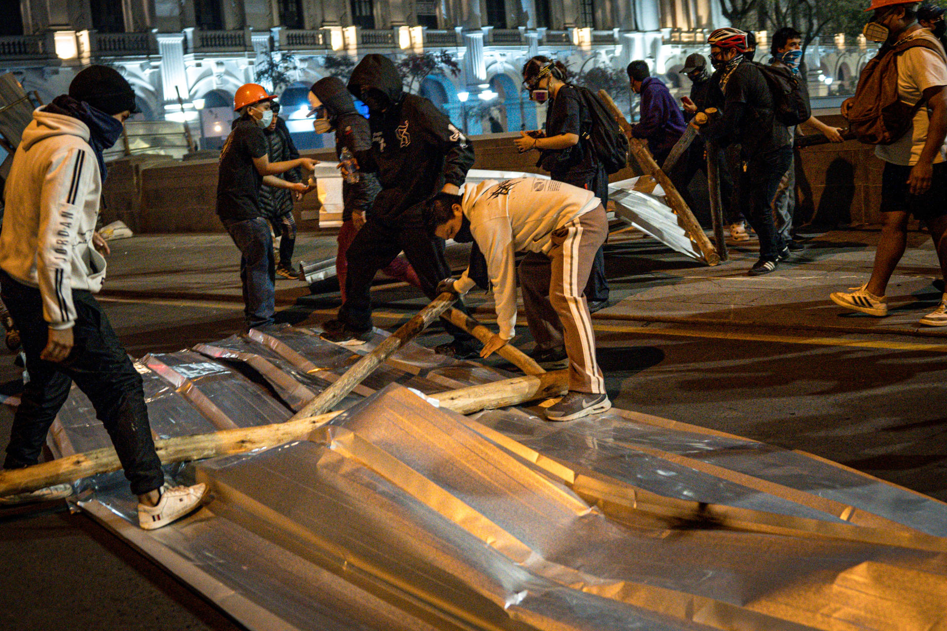 Fotografía de la manifestación que se realizó este sábado en Lima. EFE/ John Reyes Mejia