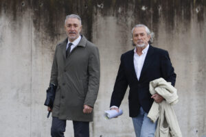 Uno de los principales acusados del caso Gürtel Francisco Correa (d) a su llegada a la Audiencia Nacional en San Fernando de Henares. EFE/ Mariscal