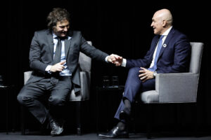 Fotografía de archivo que muestra al presidente de Argentina, Javier Milei (i), junto al diputado José Luis Espert. EFE/ Juan Ignacio Roncoroni