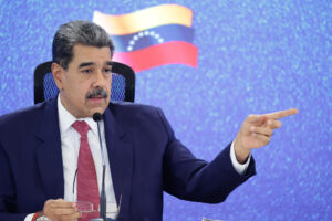 El presidente de Venezuela, Nicolás Maduro, habla en una rueda de prensa este lunes en Caracas (Venezuela). EFE/Miguel Gutierrez
