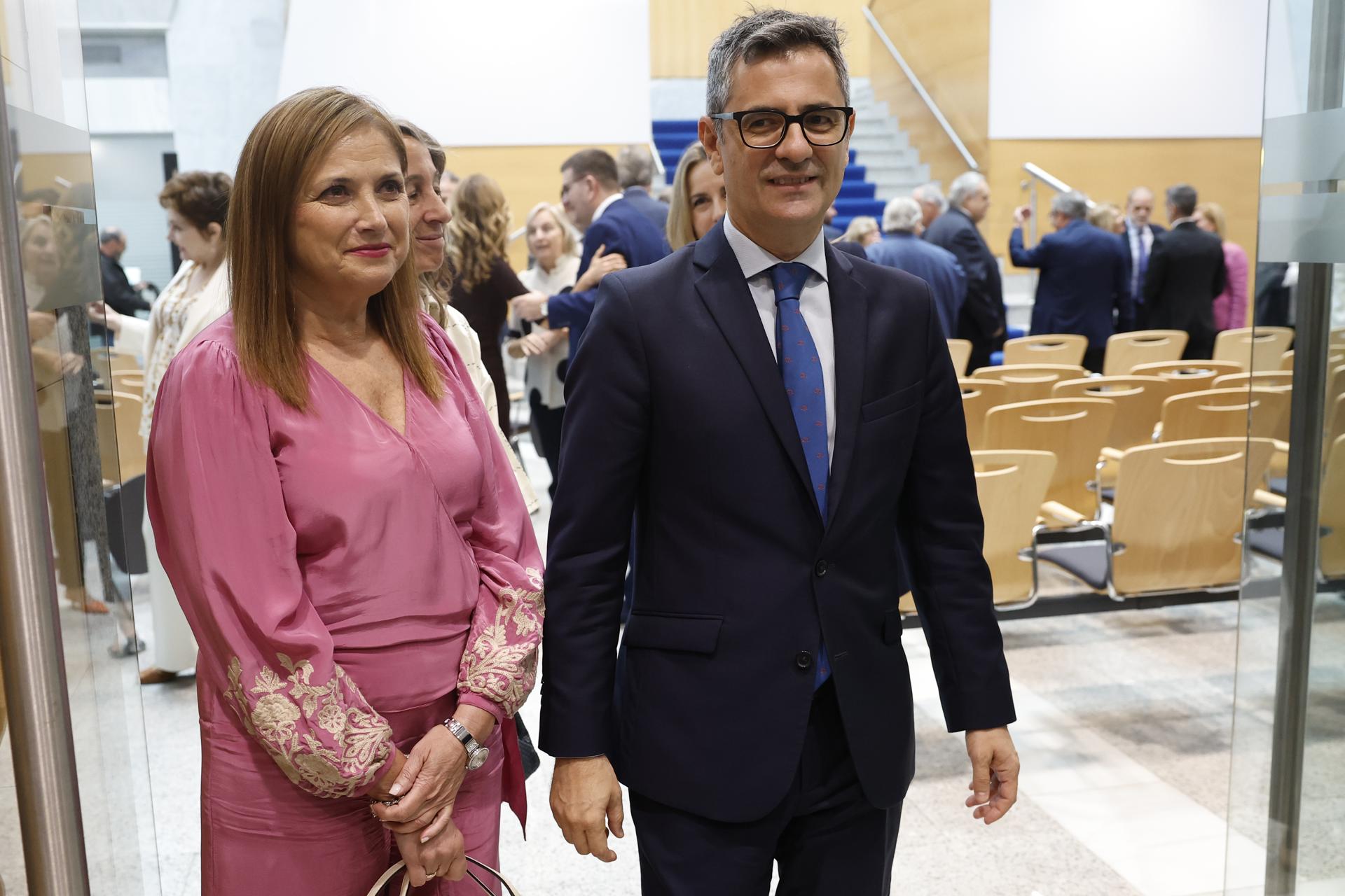 El ministro de la Presidencia, Justicia y Relaciones con las Cortes, Félix Bolaños (d), y la conejera de Justicia del Gobierno Vasco, María Jesús San José (i). EFE/ Miguel Toña **POOL**