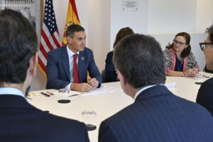 El presidente del Gobierno, Pedro Sánchez, se reúne con inversores en la Oficina Económica y Comercial de España en Nueva York, este lunes. EEFEE/ Pool Moncloa/Borja Puig de la Bellacasa/SOLO USO EDITORIAL/SOLO DISPONIBLE PARA ILUSTRAR LA NOTICIA QUE ACOMPAÑA (CRÉDITO OBLIGATORIO)