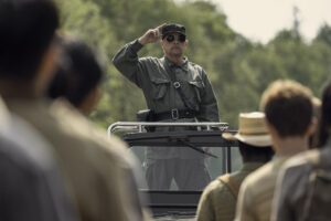 Fotograma cedido por Lionsgate donde aparece Mark Hamill como The Major durante una escena de la película 'The Long Walk' que se estrena este viernes en las salas de cine. . EFE/Murray Close/Lionsgate /