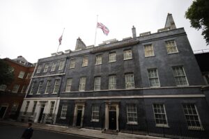 Imagen de archivo del número 10 de Downing Street en Londres. EFE/EPA/TOLGA AKMEN