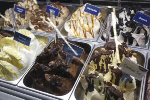 Imagen de archivo de una exhibición de postres y helados en Guadalajara, Jalisco (México). EFE/ Francisco Guasco