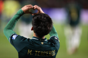 Miguel Terceros de Bolivia celebra un gol en un partido por las eliminatorias a la Copa Mundial 2026. EFE/ Luis Gandarillas