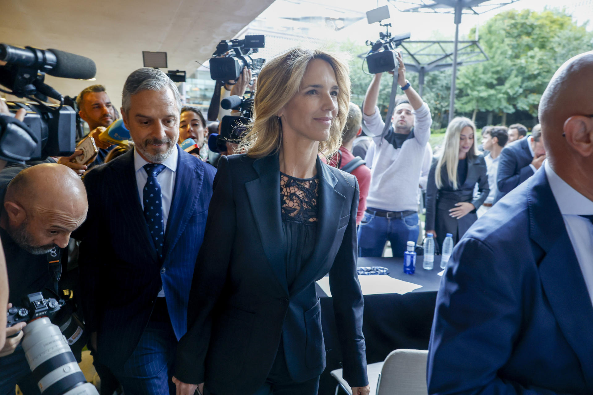 La diputada del PP Cayetana Álvarez de Toledo a su llegada al acto en el que el exdiputado de Vox Iván Espinosa de los Monteros presenta la Fundación Atenea, este jueves en Madrid. EFE/ Juanjo Martín
