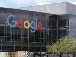 Fotografía de archivo que muestra la fachada de Google en la sede corporativa Alphabet Inc, en Mountain View, California (EE.UU.) .EFE/ John G. Mabanglo