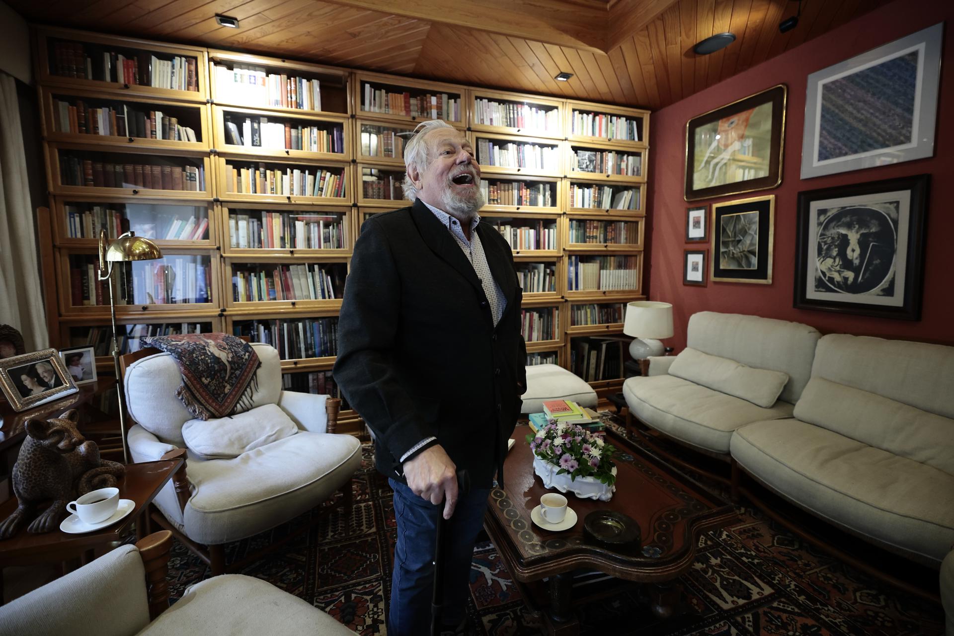 El director de la Academia Mexicana de la Lengua, Gonzalo Celorio, habla durante una entrevista con EFE este miércoles, en la Ciudad de México (México). EFE/José Méndez
