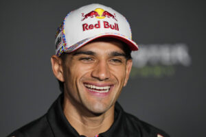 El piloto español de MotoGP Jorge Martín (Aprilia Racing), durante la rueda de prensa del Gran Premio de Cataluña, 15ª cita de los Mundiales de velocidad, que se disputará este fin de semana en el circuito de Barcelona-Cataluña en Montmeló.EFE/ Alejandro García