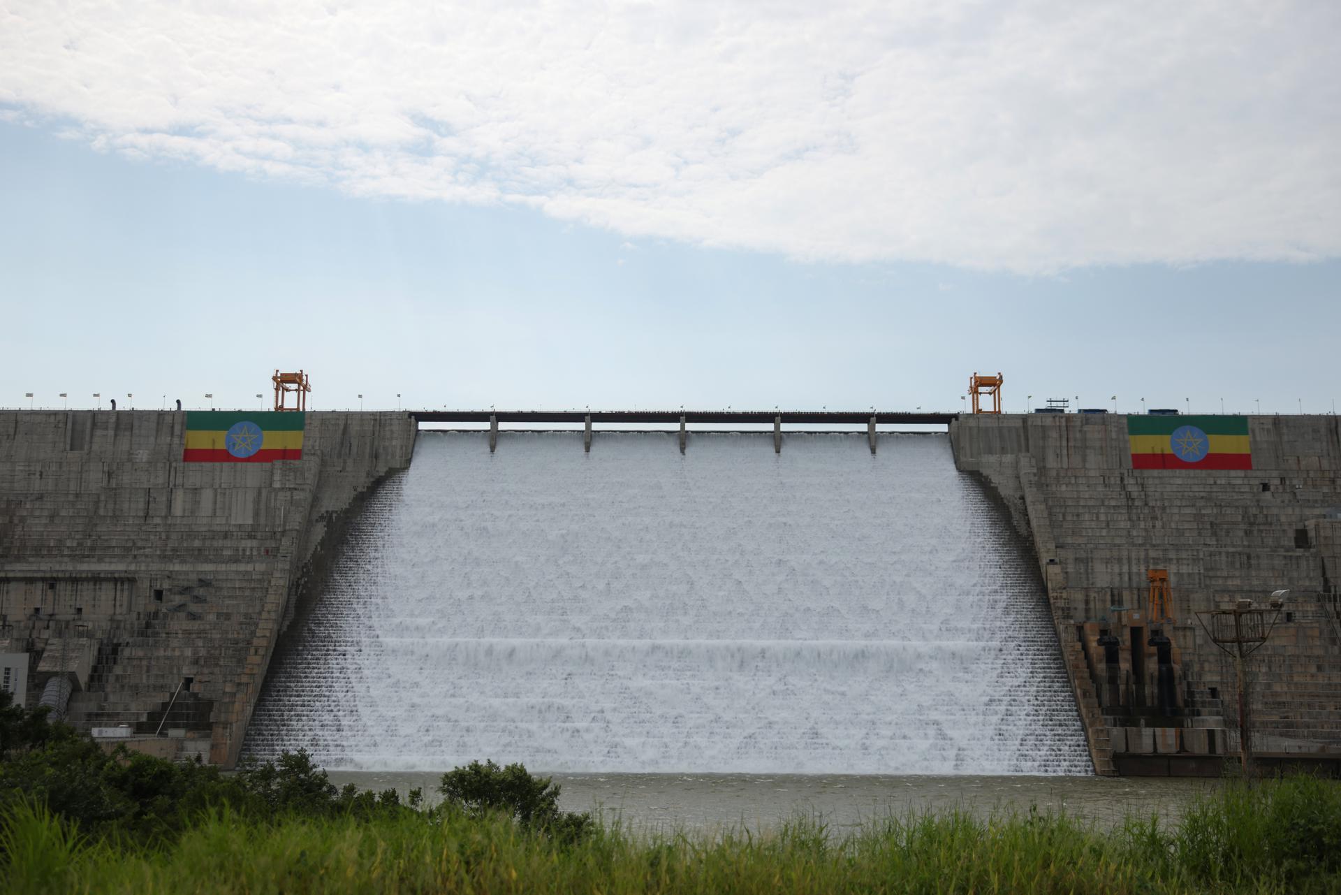 Vista de una pared de la Presa del Renacimiento de Etiopía (GERD) en el río Nilo Azul en la región de Benishangul-Gumuz, Etiopía, 9 de septiembre de 2025. La GERD es una central hidroeléctrica de 6.450 MW que se extiende 1,78 km a través de un valle y tiene una altura de 145 m. (Etiopía) EFE/EPA/STR