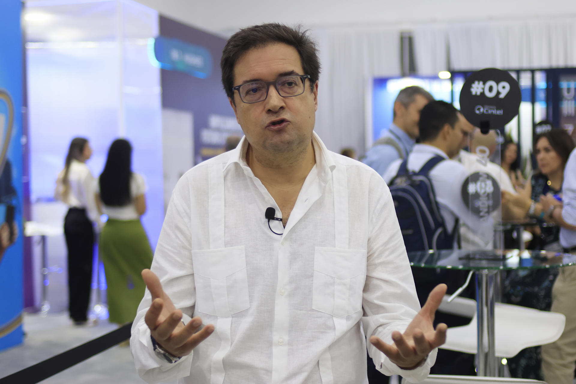 El ministro español para la Transformación Digital y de la Función Pública, Óscar López habla durante una entrevista con EFE en el marco del Congreso Internacional Andicom este jueves, en Cartagena (Colombia). EFE/Ricardo Maldonado Rozo