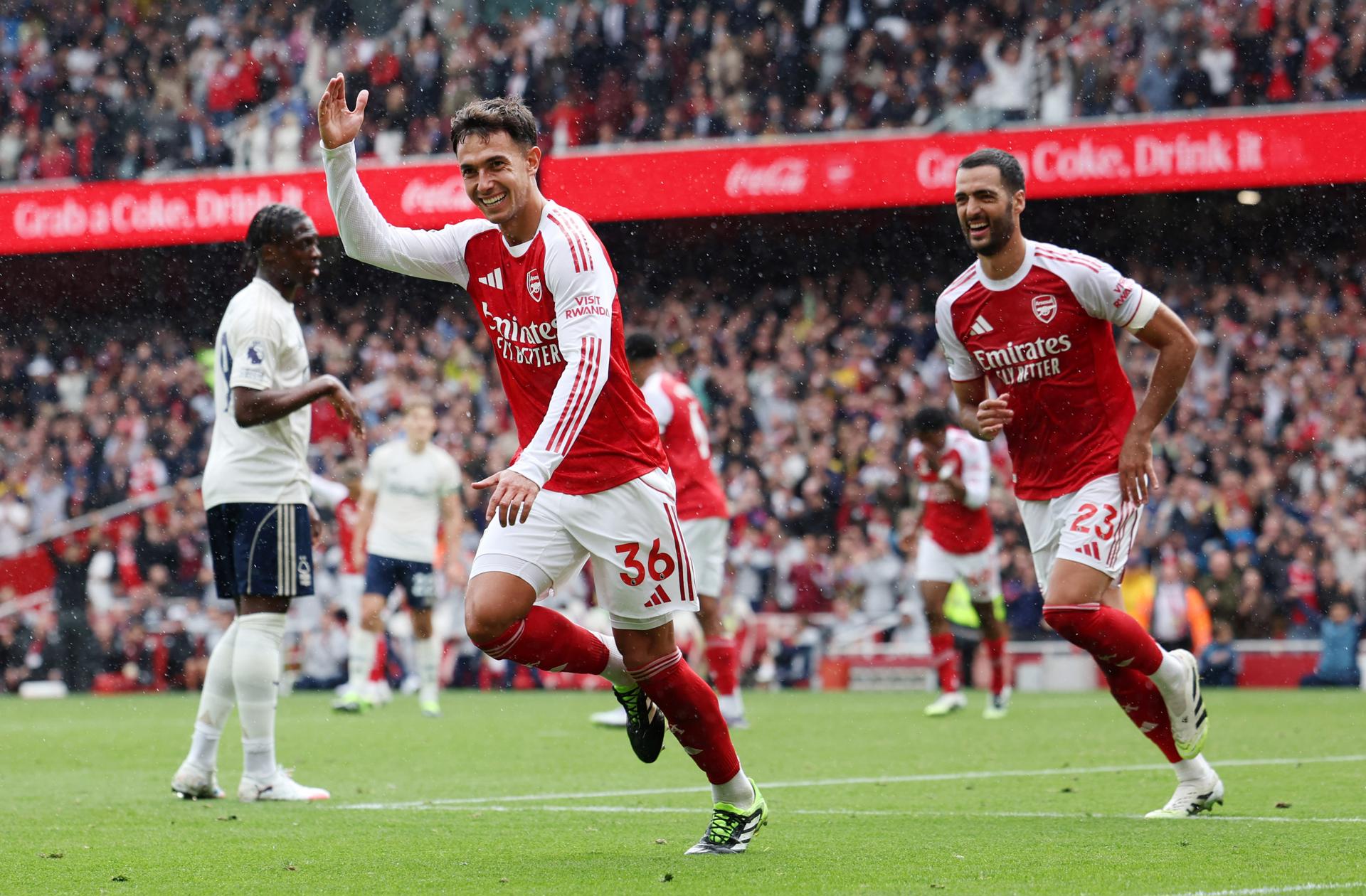 El jugador del Arsenal Martin Zubimendi celebra el 3-0 durante el partido Arsenal- Nottingham Forest en Londres, Reino Unido. EFE/EPA/ANDY RAIN