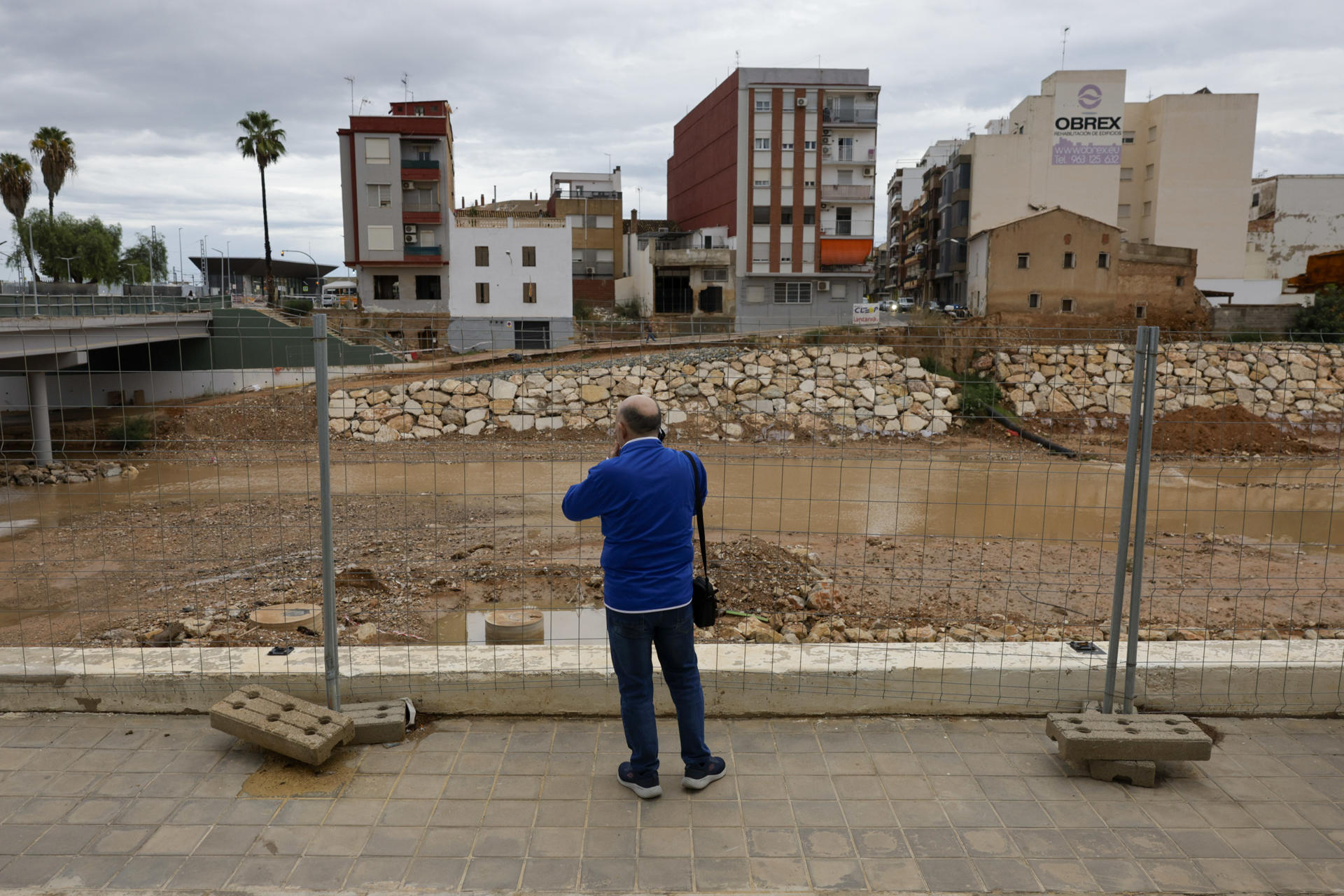 Barranco del Poyo en su paso por Paiporta, Valencia, este lunes. EFE/ Kai Försterling