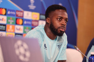 El jugador del Athletic de Bilbao Iñaki Williams en rueda de prensa previa al partido del martes ante el Arsenal en San Mamés, choque de la primer jornada de la Fase de Liga de la Liga de Campeones.EFE/Luis Tejido