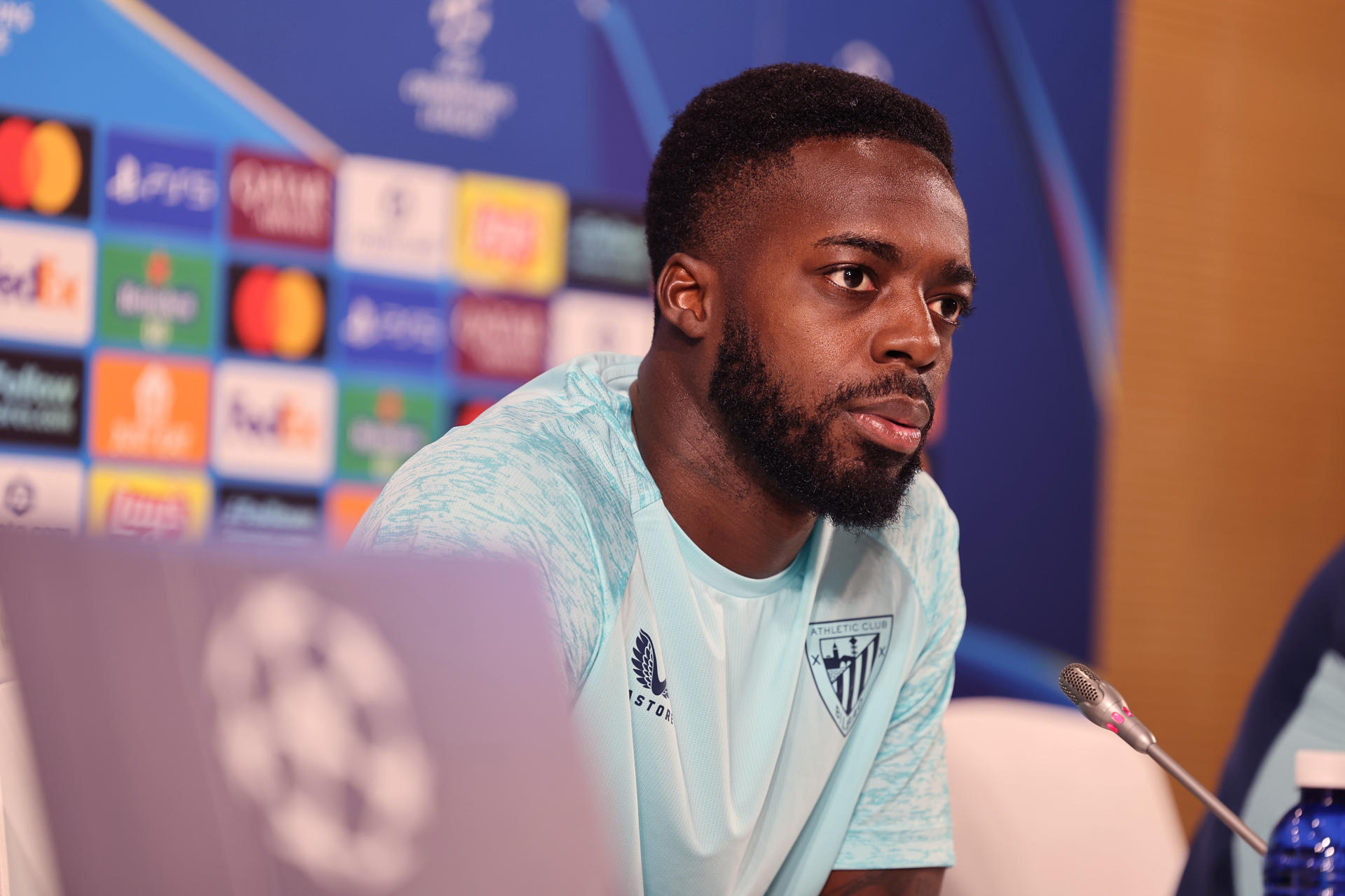 El jugador del Athletic de Bilbao Iñaki Williams en rueda de prensa previa al partido del martes ante el Arsenal en San Mamés, choque de la primer jornada de la Fase de Liga de la Liga de Campeones.EFE/Luis Tejido