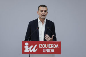 Imagen de archivo ( 29/07/2025) del coordinador federal de Izquierda Unida, Antonio Maíllo, durante una rueda de prensa en Sevilla para hacer balance del curso político. EFE/ Jose Manuel Vidal