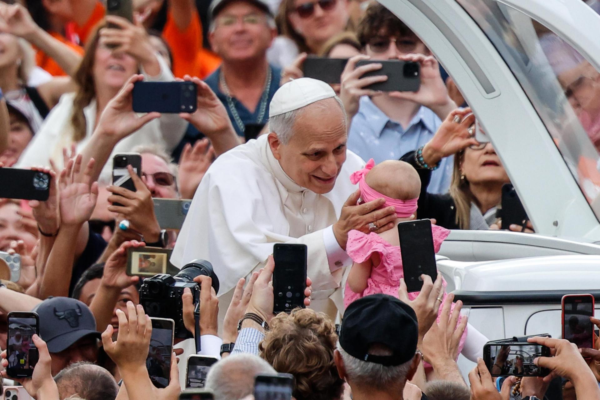 El papa León XIV en la audiencia general semanal en la Plaza de San Pedro, Ciudad del Vaticano, 24 de septiembre de 2025. (Papa) 
EFE/EPA/GIUSEPPE LAMI
