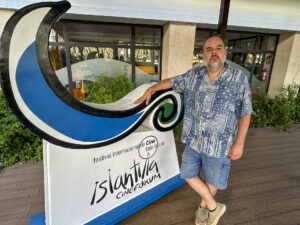 El director del Festival Internacional de Cine bajo la Luna de Islantilla, Esteban Magaz, durante la entrevista con EFE en la que ha explicado que el apoyo del público y la industria es clave para mantener este certamen en la costa de Huelva, el festival más largo de todos los que se celebran en España, con dos meses de duración. EFE/Fermín Cabanillas