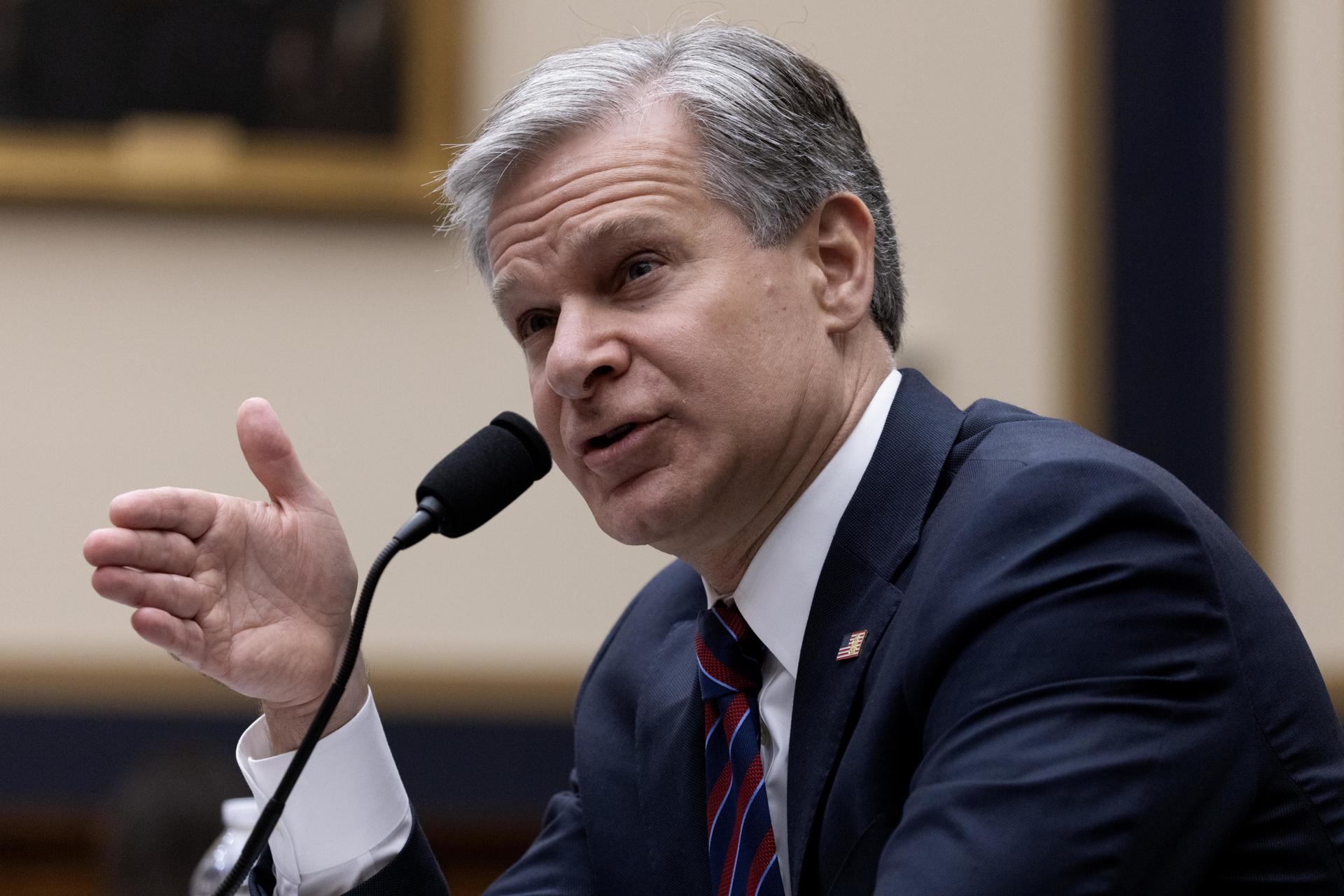 Fotografía de archivo del exdirector del FBI Christopher Wray. EFE/Michael Renolds