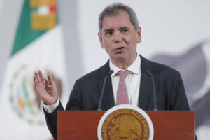Fotografía de archivo del secretario de Hacienda y Crédito Público (SHCP) de México, Édgar Amador Zamora, hablando en una rueda de prensa en el Palacio Nacional de Ciudad de México (México). EFE/ Isaac Esquivel