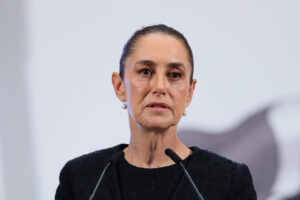 La presidenta de México, Claudia Sheinbaum, habla durante una rueda de prensa este viernes, en el Palacio Nacional de la Ciudad de México (México). EFE/ Mario Guzmán