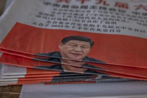 Periódicos chinos en los que aparece la cara del presidente del país, Xi Jinping. EFE/EPA/ROMAN PILIPEY
