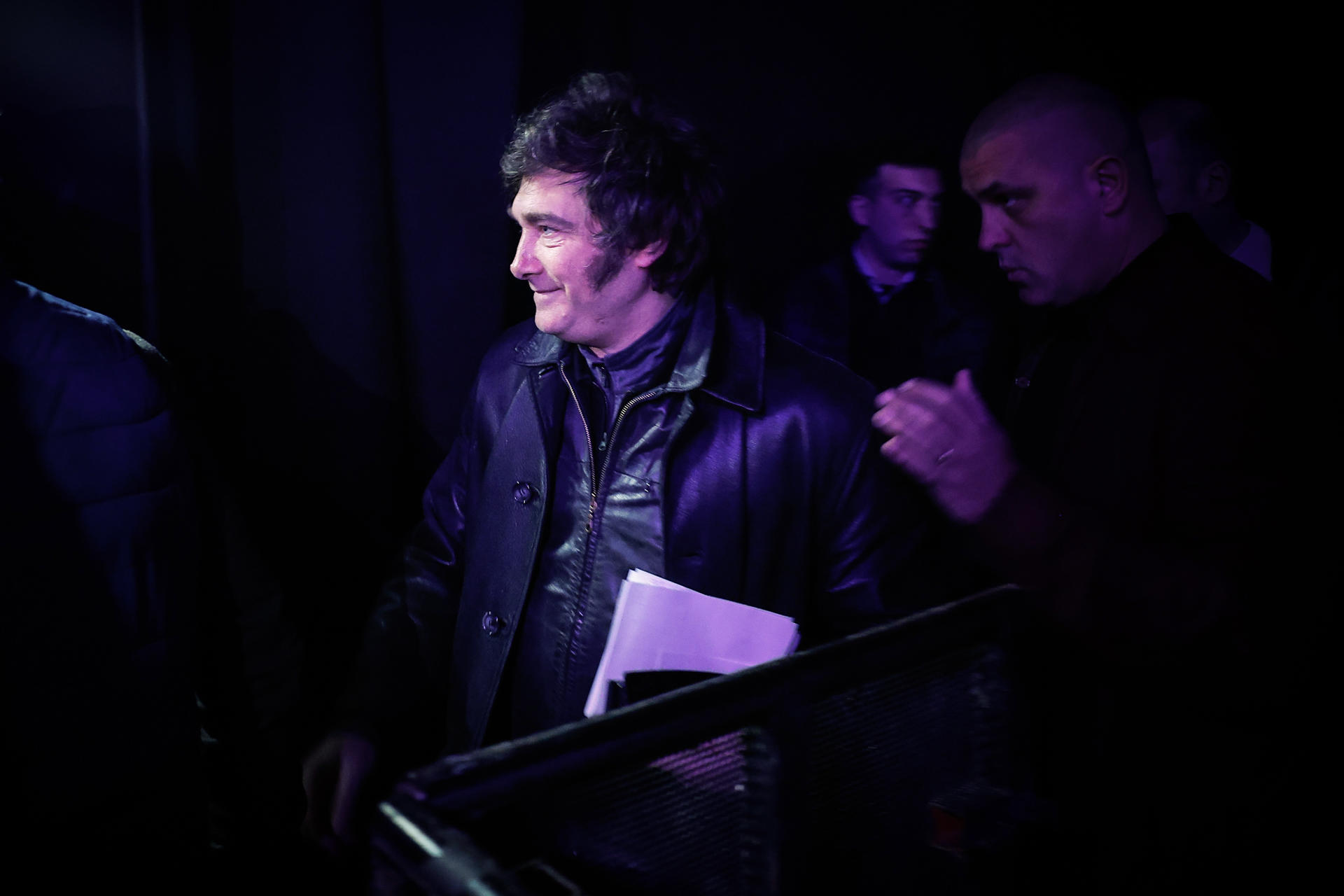 El presidente de Argentina, Javier Milei, llega a un centro de campaña luego de conocer los resultados electorales de las elecciones legislativas este domingo, en La Plata, Buenos Aires (Argentina). EFE/ Juan Ignacio Roncoroni