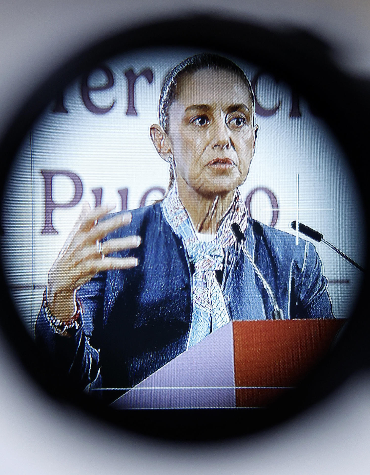 La presidenta de México, Claudia Sheinbaum, habla durante una rueda de prensa este jueves, en el Palacio Nacional de la Ciudad de México (México). EFE/ Sáshenka Gutiérrez
